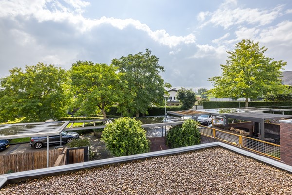 Foto - Te koop: Tussenwoning uit 2007 voorzien van een energielabel A met onder meer een ruime woon- en eetkamer, semi-open keuken, 3 slaapkamers, badkamer, carport en besloten (voor)tuin in Ransdaal
